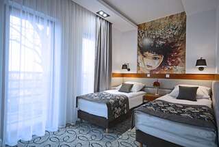 Отель Hotel Kozak Хелм Улучшенный двухместный номер с 2 отдельными кроватями-1